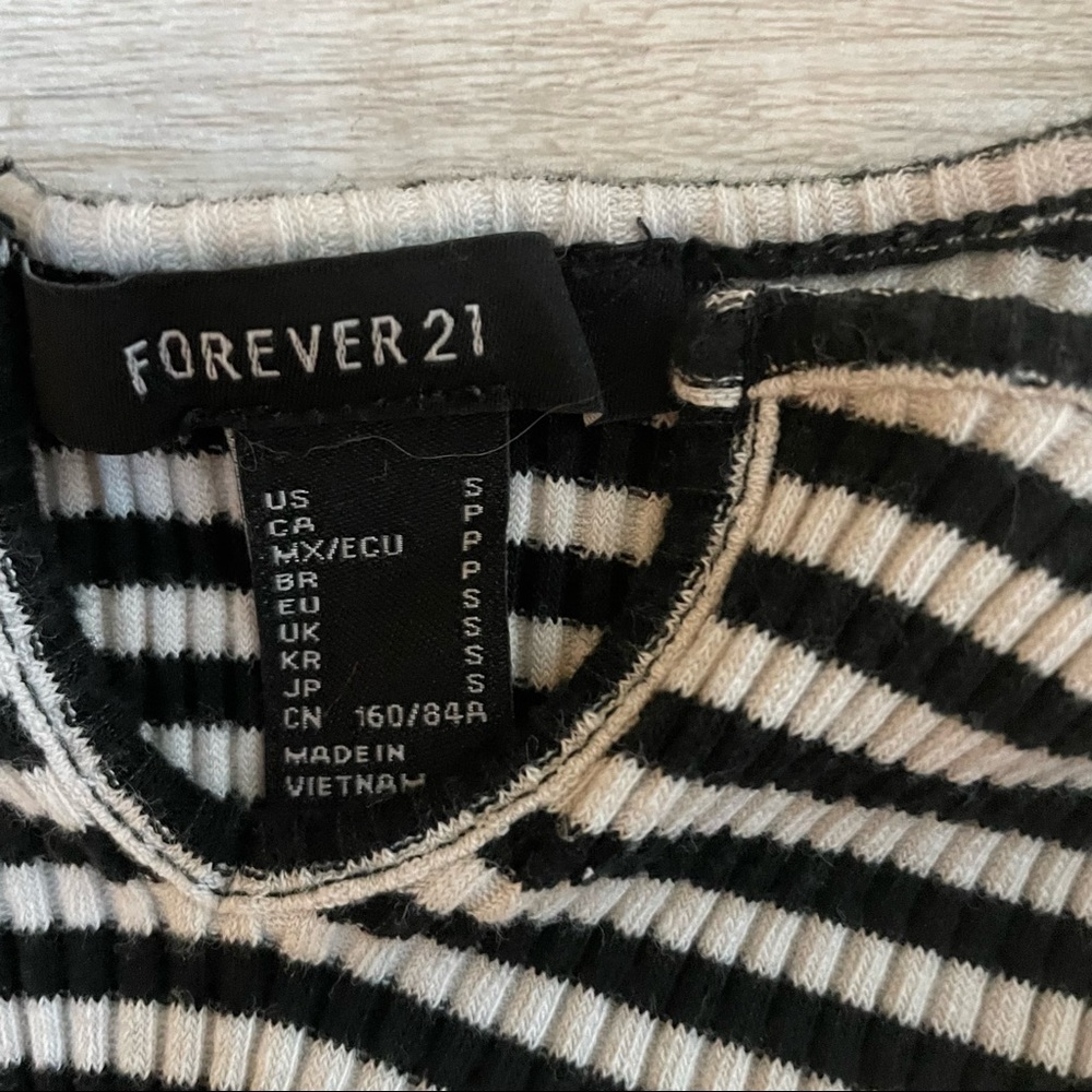 Forever 21 striped ribbed crop top - Picture 2 of 3